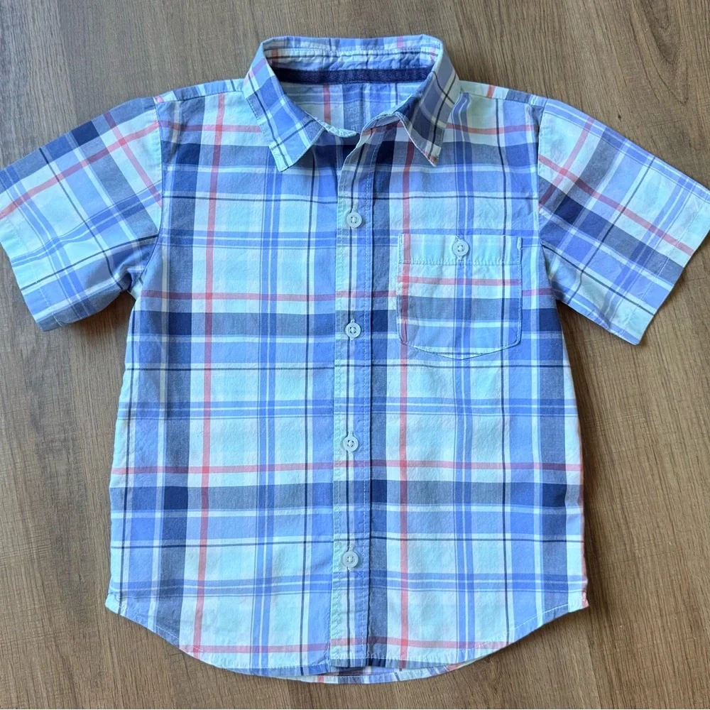 🐻 2/$25 • Cute Outfit • Plaid Short-Sleeve Button-Up Shirt & Navy Cargo Shorts